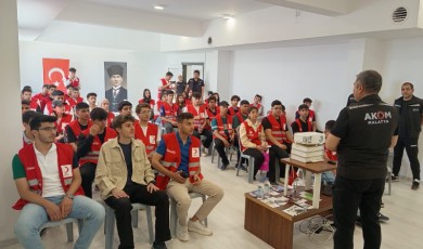 Yangın ve Afet Anında Ne Yapmalı? Genç Kızılay’a Uygulamalı Eğitim