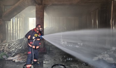 Malatya Akçadağ’da Yangın Korku Saçtı: Depoda Çıkan Yangın Aracı Da Sardı