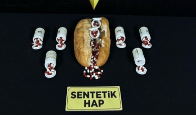Sokak Satıcılarına Operasyon: Ekmek Arasına Gizlenmiş 383 Sentetik Ecza Hapı Ele Geçirildi