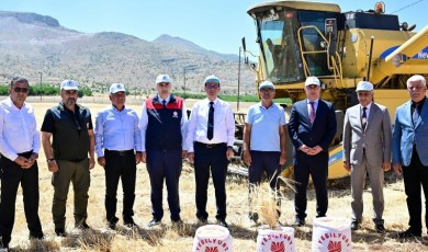 Yeşilyurt Belediyesi’nden Üreticiye Ücretsiz Arpa Desteği