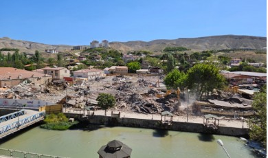 Yüzlerce Dükkanlık Projede İlk Kazma Vuruldu