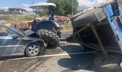 Doğanşehir’de Yol Kapanı: Traktör Römorku Devrildi
