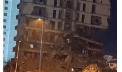 Tecde Mahallesi’nde 7 Katlı Bina Yerle Bir Oldu