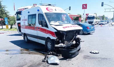 Akıllı Kavşakta Peş Peşe Kaza! Ambulans da Zincire Eklendi
