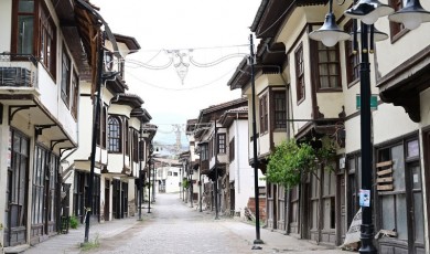 Çırmıktı'nın Hafızası Yeniden Yazılıyor: Tarihe Can Veren İmzalar Lezzet Caddesi’nde Atıldı