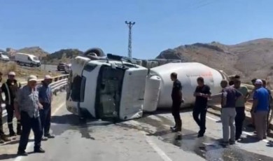 Hekimhan’da Korkutan Kaza: Ağır Tonajlı Araç Yola Devrildi!