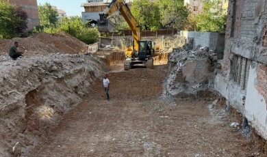 Malatyalı Vatandaşlar Müteahhit Tuzağına Düştü: Paraları Alıp Kayboldular, Belediyeye Başvuru Bile Yapılmamış