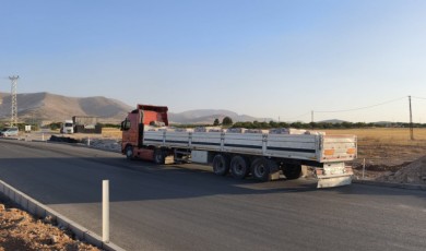 Motosiklet Refüje Çarptı, Ardından Servis Aracına Vurdu