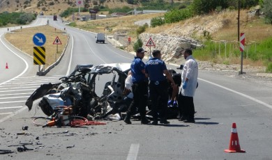 Otomobil Parçalandı: Sürücü Battal Eryalçın Olay Yerinde Hayatını Kaybetti
