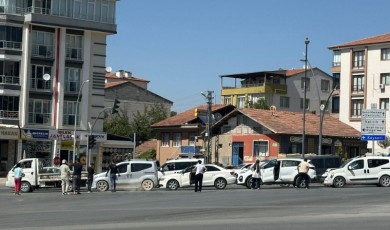 Tecde’de Trafik Kilitlendi: Saat Kulesi Yanında Zincirleme Kaza!