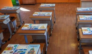 Yeni Müfredatla İlk Ders Zili Ücretsiz Kitaplarla Çalacak!