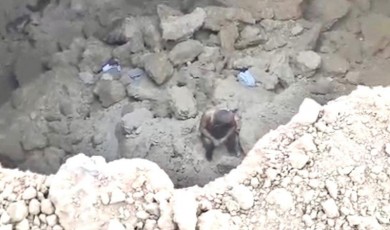 Yol Çalışmasında Kâbus Gibi Anlar İş Makinesi Obruğa Gömüldü