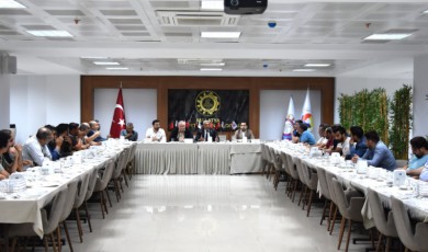 Aksa Doğalgaz Ekibi Sorunları Dinledi: Çözüm İçin Notlarını Aldı