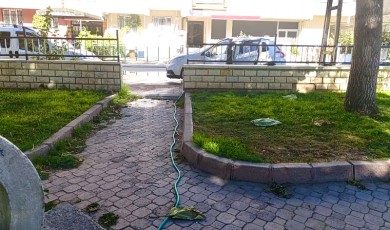 Duyarsızlık Şaşırtıyor! Park Çeşmesinden Araba Yıkadılar