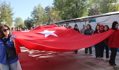 Gaziler Günü’nde Malatya Tek Yürek Oldu! Çelenkler Sunuldu, Şehitlik Ziyaret Edildi