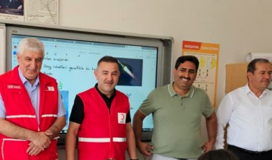 Kızılay’ın Eğitim Desteği Öğrencilerin Yüzünü Güldürdü