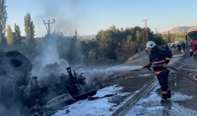 Malatya’da Dehşet Anları! Freni Patlayan Tır Otobüse Çarpıp Alev Aldı