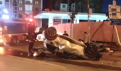 Malatya’da Sabahın İlk Saatlerinde Feci Kaza! Direğe Çarptı, Takla Attı