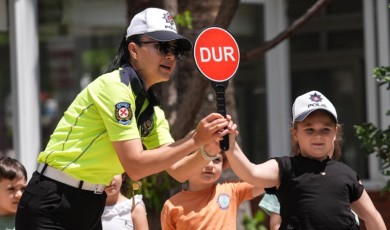 Okul Önlerinde Güvenlik Alarmı! Servisler ve Çevreler Sıkı Denetlenecek!