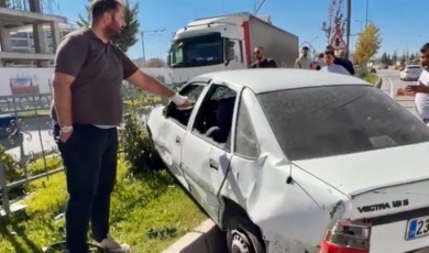 Alt Geçit Çıkışında Tır Dehşeti: Otomobil Refüje Saplandı