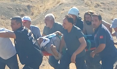 Battalgazi’de Devrilen Traktörün Altında Kalan Sürücü Yaralandı
