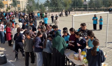Biruni Ortaokulu’ndan Gazze’ye Destek: Öğrenciler El Emeğiyle Yardım Yaptı