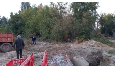 Dilek Halkı Seferber Oldu: “Bir Günde Yapılmaz Ama Birlikle Yapacağız” Diyerek Camiyi Yeniden İnşa Ediyorlar