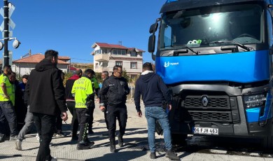 Doğanşehir’de Tren ve Tır Çarpıştı! Güvenlik Ekipleri Olay Yerinde