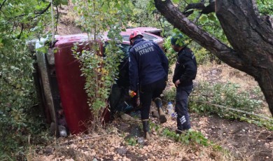 Kayganlaşan Yolda Kontrolden Çıkan Araç Şarampole Yuvarlandı