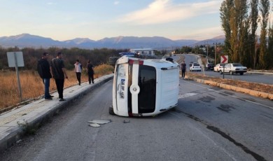Küçükler Çiftliği Mevkiinde Kaza: 3 Kişi Yaralandı