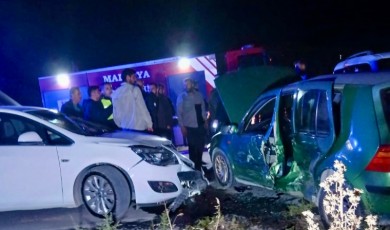 Malatya Yakınca’da Üç Araç Çarpıştı: İki Kişi Yaralandı