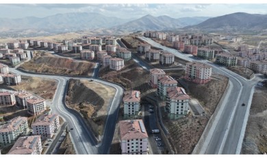 Münir Karaloğlu, Malatya’daki Deprem Konutları ve Çarşı Projesini İnceledi