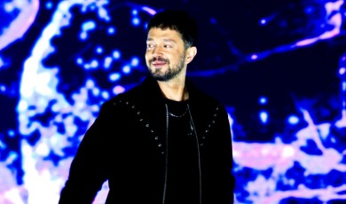 Murat Boz: “Anneannem 52 Yıldır Sizlere Emanet” Dedi, Alkışlar Dakikalarca Sürdü