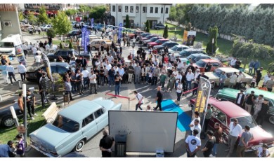 Sanat Sokağı Klasik Mercedes Tutkunlarıyla Dolu Taştı