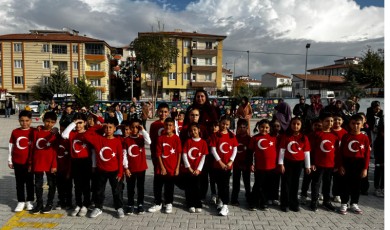 Tevfik Memnune Gültekin İlkokulu'nda Cumhuriyet Bayramı Gösterileri İzleyenleri Büyüledi!