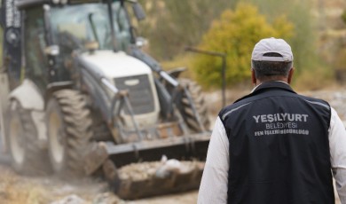 Yeşilyurt Belediyesi Kışa Girmeden Yolları Yeniliyor: Asfalt Çalışmaları Hızla Devam Ediyor