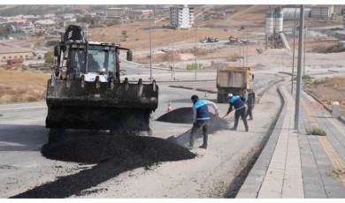 Battalgazi'de Yol Bakımı Mesaisi: Kış Öncesi Son Rötuşlar Yapılıyor