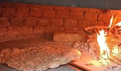 Fadime ve Mahmut Efe, Darende’de Efsanevi Tandır Ekmeği Geleneğini Yaşatıyor