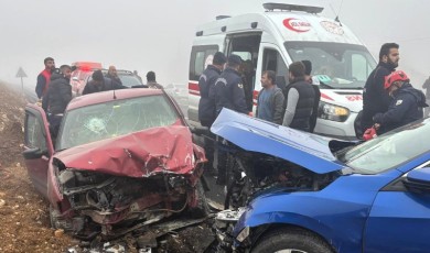 Malatya-Kayseri Karayolu Savaş Alanına Döndü: 2 Otomobil Çarpıştı, 5 Kişi Yaralı!
