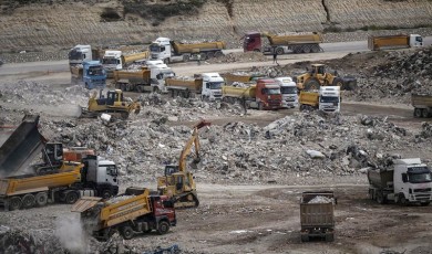 Malatya'da Deprem Enkazından Yeni Gelir Kapısı: 15 Milyon TL'lik Hurda Enkaz İşi İhale Ediliyor