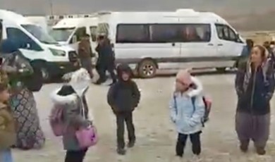 Soğukta Servis Çilesi Büyüdü: Konteynerde Kalan Veliler Çocuklarını Okula Göndermedi!