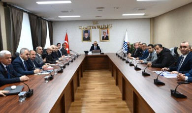Sorunlar Masaya Yatırıldı: Vali, Halk Günü'nde 40 Vatandaşı Dinleyip Kurumlara Talimat Verdi!