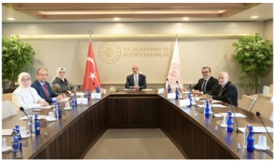 Sosyal Medyaya Yaş Sınırlaması Geliyor: Bakan Uraloğlu'ndan Kritik Açıklama!