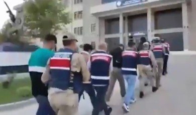 Türkiye Genelinde Jandarma Operasyonu: 10 Yıl ve Üzeri Ceza Alan 181 Şahıs Yakalandı!