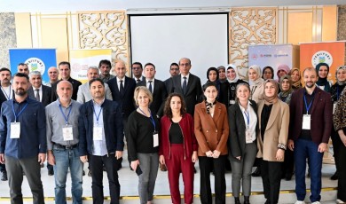 Türkiye'de Bir İlk: Aile Kurumunu Güçlendirecek "Aile Mentörlüğü" Projesi Yeşilyurt'ta Başladı