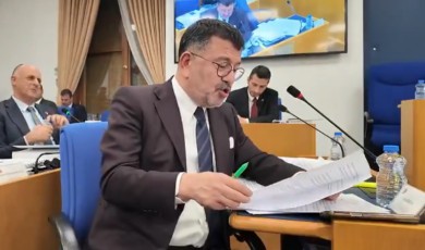 Veli Ağbaba: Vatandaş Artık Direksiyona Değil, Dolar Kuruna Bakarak Araç Kullanıyor