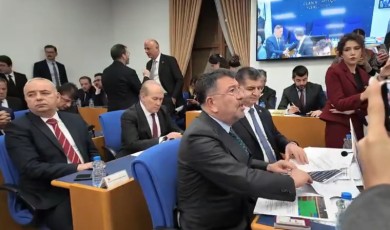 Veli Ağbaba'dan Pasaport Tepkisi: "Samoa Bile Bizden Güçlü; Ülkenin İtibarı Nerede?"