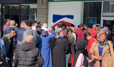 Yüzyılın Konut Projesi Başvurusu İçin Doğa Cadde AVM'de Vatandaşlar Kuyrukta