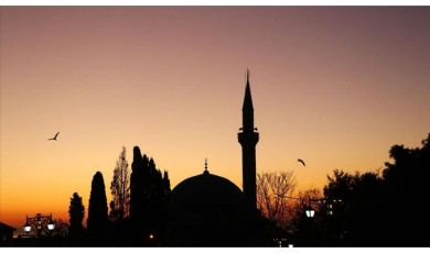 Aynı Takvim Yılında İki Kez Manevi Zirve! Diyanet'in Belirlediği Kandil Günleri...