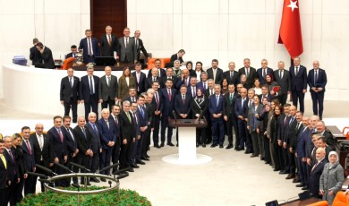 Bakan Kurum Meclis Kürsüsünden Seslendi! "Evet, Ben Deprem Bölgesinin Şantiye Şefiyim"